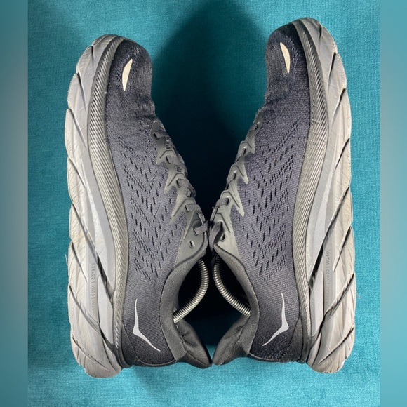 ❌SOLD❌Size 11 - Men’s Hoka One Clifton 8 black shoes - Picture 5 of 9